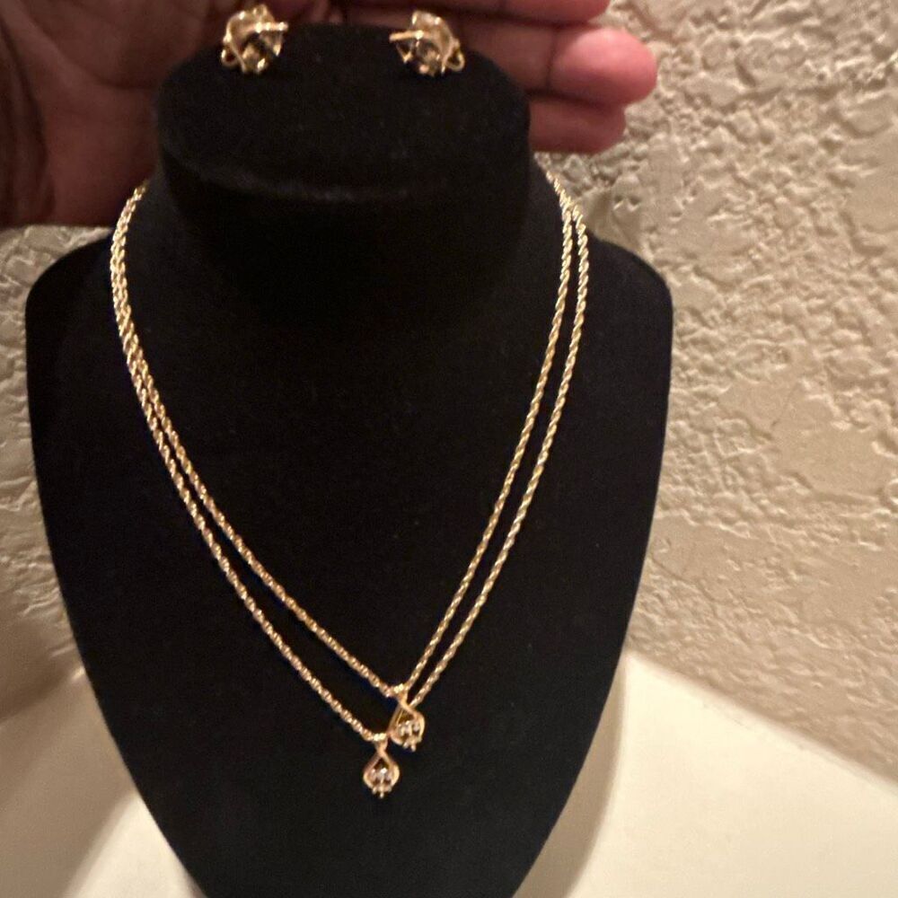 Vintage Nina Ricci Gold Plated Chain Necklace NR Logo Crystal Teardrop Pendant - Picture 8 of 8